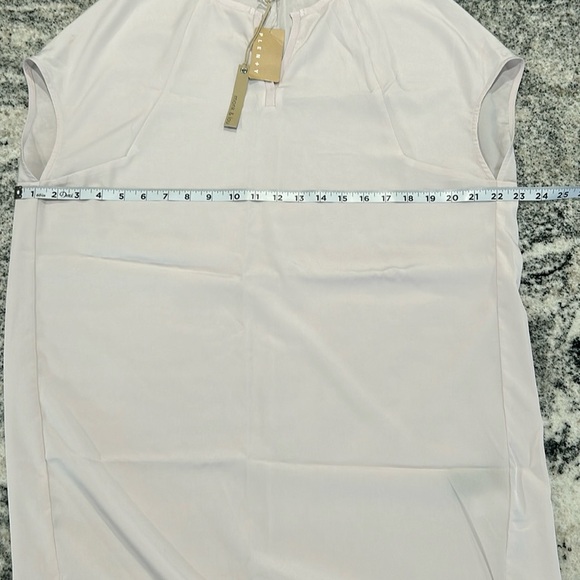 NWT- Monk and Lou lilac short sleeve size medium - Picture 8 of 11